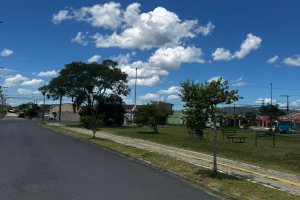 Casa à venda com 102m², 3 dormitórios, 2 vagas, no bairro Hípica em Porto Alegre