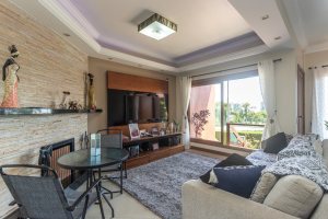 Casa em Condomínio à venda com 385m², 3 dormitórios, 1 suíte, 2 vagas, no bairro Cristal em Porto Alegre