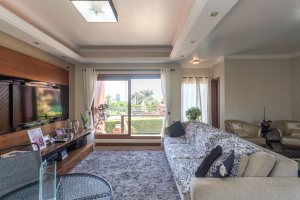 Casa em Condomínio à venda com 385m², 3 dormitórios, 1 suíte, 2 vagas, no bairro Cristal em Porto Alegre