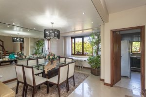 Casa em Condomínio à venda com 385m², 3 dormitórios, 1 suíte, 2 vagas, no bairro Cristal em Porto Alegre