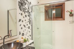 Casa em Condomínio à venda com 385m², 3 dormitórios, 1 suíte, 2 vagas, no bairro Cristal em Porto Alegre