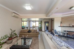 Casa em Condomínio à venda com 385m², 3 dormitórios, 1 suíte, 2 vagas, no bairro Cristal em Porto Alegre