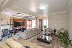 Casa em Condomínio à venda com 385m², 3 dormitórios, 1 suíte, 2 vagas, no bairro Cristal em Porto Alegre