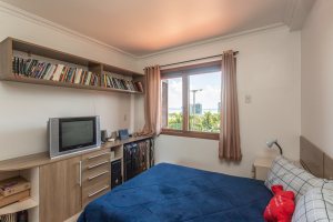 Casa em Condomínio à venda com 385m², 3 dormitórios, 1 suíte, 2 vagas, no bairro Cristal em Porto Alegre