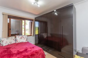 Casa em Condomínio à venda com 385m², 3 dormitórios, 1 suíte, 2 vagas, no bairro Cristal em Porto Alegre