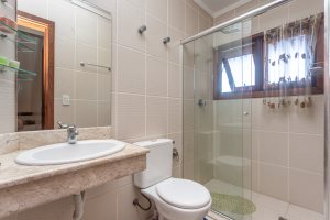 Casa em Condomínio à venda com 385m², 3 dormitórios, 1 suíte, 2 vagas, no bairro Cristal em Porto Alegre