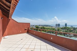 Casa em Condomínio à venda com 385m², 3 dormitórios, 1 suíte, 2 vagas, no bairro Cristal em Porto Alegre