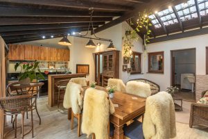 Casa em Condomínio à venda com 385m², 3 dormitórios, 1 suíte, 2 vagas, no bairro Cristal em Porto Alegre