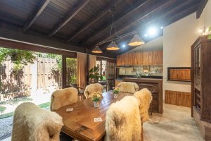 Casa em Condomínio à venda com 385m², 3 dormitórios, 1 suíte, 2 vagas, no bairro Cristal em Porto Alegre