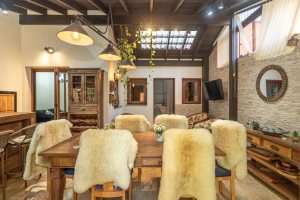 Casa em Condomínio à venda com 385m², 3 dormitórios, 1 suíte, 2 vagas, no bairro Cristal em Porto Alegre