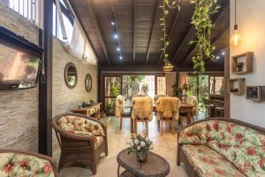 Casa em Condomínio à venda com 385m², 3 dormitórios, 1 suíte, 2 vagas, no bairro Cristal em Porto Alegre