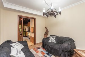 Casa em Condomínio à venda com 385m², 3 dormitórios, 1 suíte, 2 vagas, no bairro Cristal em Porto Alegre