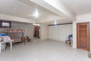 Casa em Condomínio à venda com 385m², 3 dormitórios, 1 suíte, 2 vagas, no bairro Cristal em Porto Alegre