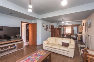 Casa à venda com 230m², 4 dormitórios, 1 suíte, 2 vagas, no bairro Vila Assunção em Porto Alegre