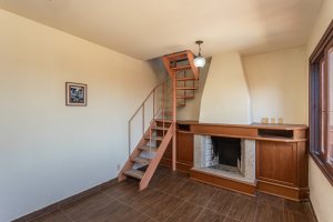 Casa à venda com 230m², 4 dormitórios, 1 suíte, 2 vagas, no bairro Vila Assunção em Porto Alegre