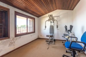 Casa à venda com 230m², 4 dormitórios, 1 suíte, 2 vagas, no bairro Vila Assunção em Porto Alegre