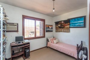 Casa à venda com 230m², 4 dormitórios, 1 suíte, 2 vagas, no bairro Vila Assunção em Porto Alegre