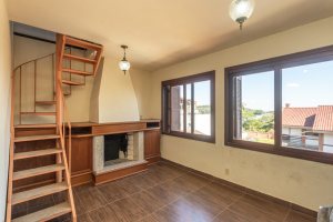 Casa à venda com 230m², 4 dormitórios, 1 suíte, 2 vagas, no bairro Vila Assunção em Porto Alegre