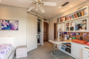 Casa em Condomínio à venda com 498m², 3 dormitórios, 1 suíte, 6 vagas, no bairro Cavalhada em PORTO ALEGRE