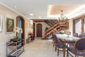 Casa em Condomínio à venda com 498m², 3 dormitórios, 1 suíte, 6 vagas, no bairro Cavalhada em PORTO ALEGRE
