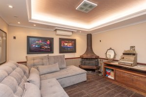 Casa em Condomínio à venda com 498m², 3 dormitórios, 1 suíte, 6 vagas, no bairro Cavalhada em PORTO ALEGRE