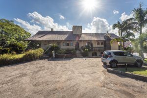 Casa em Condomínio à venda com 498m², 3 dormitórios, 1 suíte, 6 vagas, no bairro Cavalhada em PORTO ALEGRE