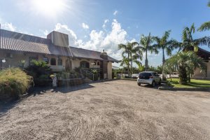 Casa em Condomínio à venda com 498m², 3 dormitórios, 1 suíte, 6 vagas, no bairro Cavalhada em PORTO ALEGRE