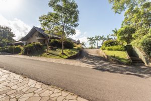 Casa em Condomínio à venda com 498m², 3 dormitórios, 1 suíte, 6 vagas, no bairro Cavalhada em PORTO ALEGRE