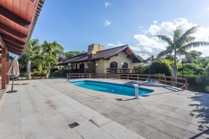 Casa em Condomínio à venda com 498m², 3 dormitórios, 1 suíte, 6 vagas, no bairro Cavalhada em PORTO ALEGRE