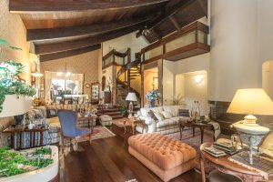 Casa em Condomínio à venda com 498m², 3 dormitórios, 1 suíte, 6 vagas, no bairro Cavalhada em PORTO ALEGRE