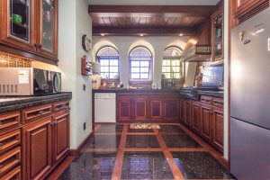 Casa em Condomínio à venda com 498m², 3 dormitórios, 1 suíte, 6 vagas, no bairro Cavalhada em PORTO ALEGRE