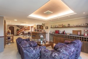 Casa em Condomínio à venda com 498m², 3 dormitórios, 1 suíte, 6 vagas, no bairro Cavalhada em PORTO ALEGRE