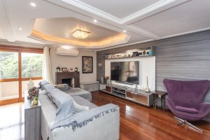 Casa à venda com 206m², 4 dormitórios, 1 suíte, 3 vagas, no bairro Espírito Santo em Porto Alegre
