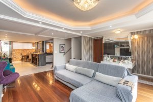 Casa à venda com 206m², 4 dormitórios, 1 suíte, 3 vagas, no bairro Espírito Santo em Porto Alegre