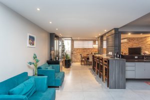 Casa à venda com 206m², 4 dormitórios, 1 suíte, 3 vagas, no bairro Espírito Santo em Porto Alegre