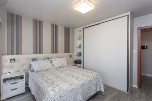 Casa à venda com 206m², 4 dormitórios, 1 suíte, 3 vagas, no bairro Espírito Santo em Porto Alegre