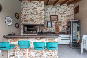 Casa à venda com 206m², 4 dormitórios, 1 suíte, 3 vagas, no bairro Espírito Santo em Porto Alegre