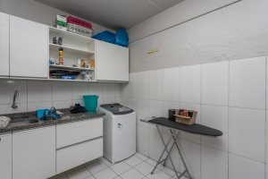Casa à venda com 206m², 4 dormitórios, 1 suíte, 3 vagas, no bairro Espírito Santo em Porto Alegre