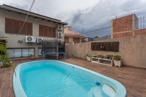 Casa à venda com 206m², 4 dormitórios, 1 suíte, 3 vagas, no bairro Espírito Santo em Porto Alegre