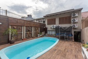 Casa à venda com 206m², 4 dormitórios, 1 suíte, 3 vagas, no bairro Espírito Santo em Porto Alegre