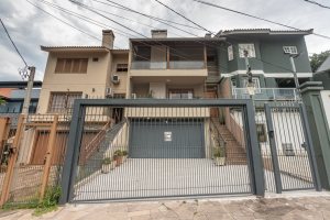 Casa à venda com 206m², 4 dormitórios, 1 suíte, 3 vagas, no bairro Espírito Santo em Porto Alegre