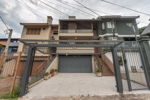 Casa à venda com 206m², 4 dormitórios, 1 suíte, 3 vagas, no bairro Espírito Santo em Porto Alegre