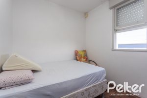 Apartamento à venda com 48m², 2 dormitórios, no bairro Camaquã em Porto Alegre