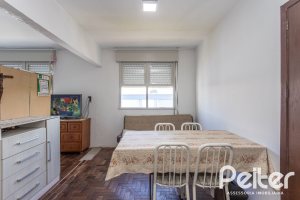Apartamento à venda com 48m², 2 dormitórios, no bairro Camaquã em Porto Alegre