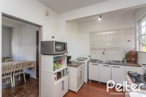 Apartamento à venda com 48m², 2 dormitórios, no bairro Camaquã em Porto Alegre