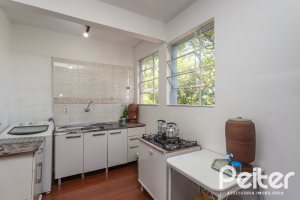 Apartamento à venda com 48m², 2 dormitórios, no bairro Camaquã em Porto Alegre