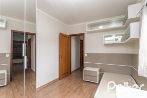 Casa em Condomínio à venda com 189m², 3 dormitórios, 1 suíte, 2 vagas, no bairro Ipanema em Porto Alegre