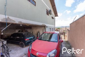 Casa à venda com 189m², 3 dormitórios, 1 suíte, 5 vagas, no bairro Espírito Santo em Porto Alegre
