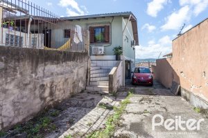 Casa à venda com 189m², 3 dormitórios, 1 suíte, 5 vagas, no bairro Espírito Santo em Porto Alegre