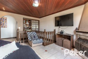 Casa à venda com 189m², 3 dormitórios, 1 suíte, 5 vagas, no bairro Espírito Santo em Porto Alegre